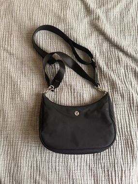 Lululemon City Essentials Small Shoulder Bag 3L